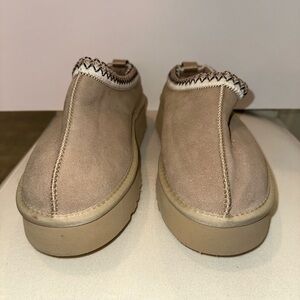 Women's Tan Slippers